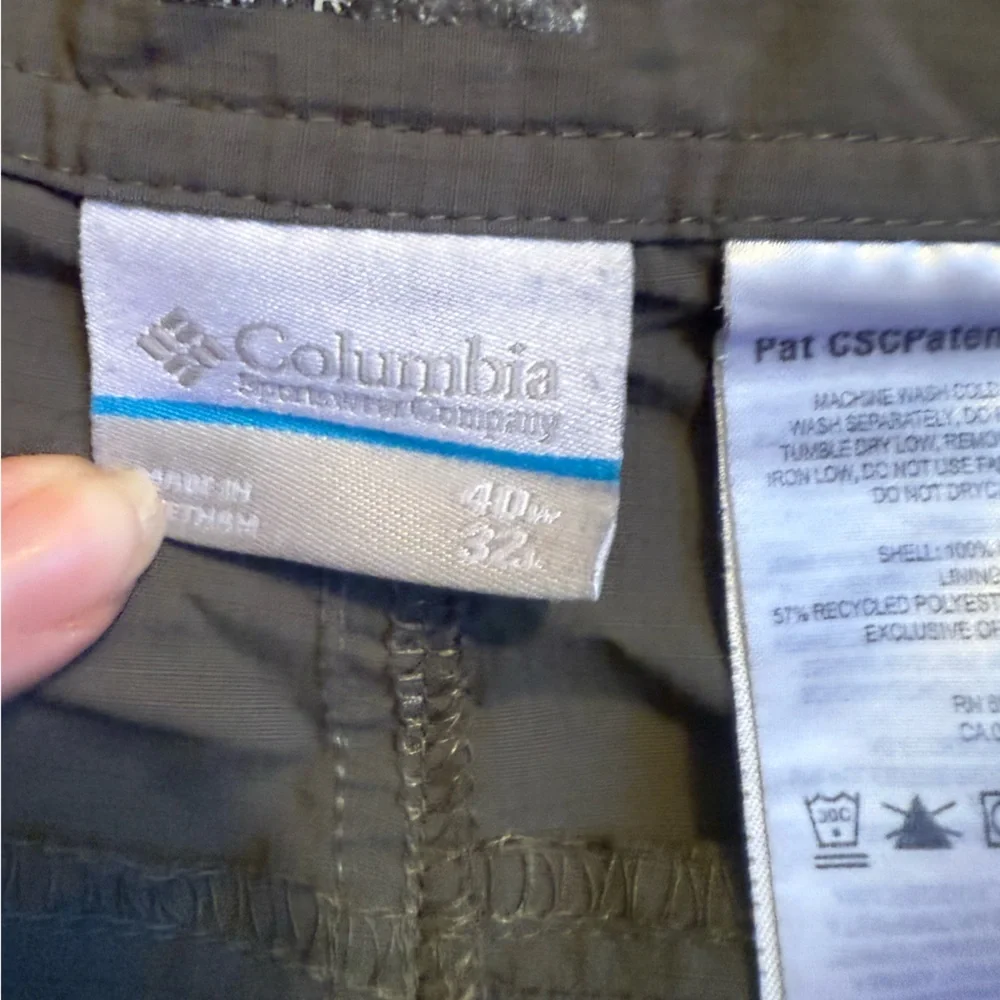 Columbia Mens Shorts 42x32 Black Cargo Pocket Omni Shield. 549